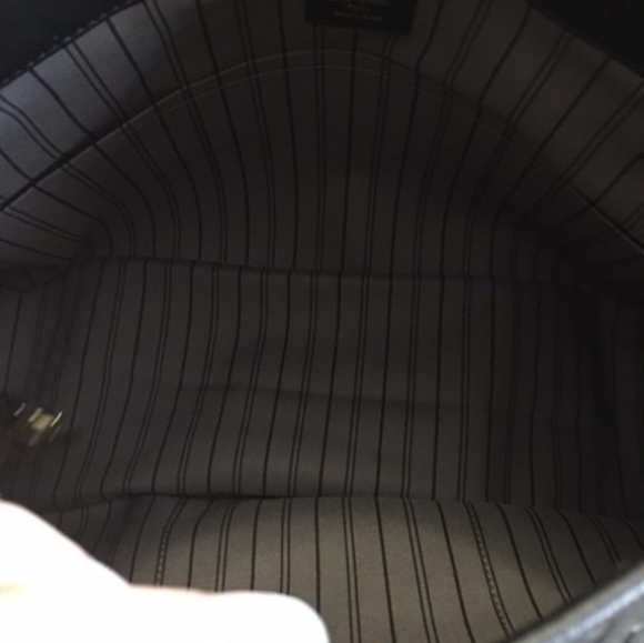 Louis Vuitton Artsy MM Noir - Picture 8 of 10